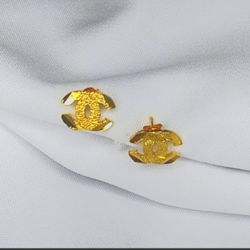 Gold plated stud